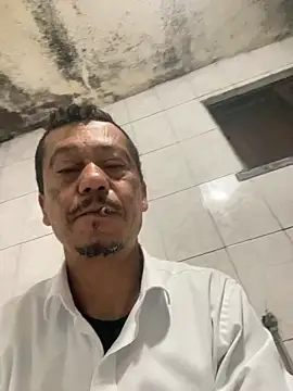 Snapshot of rogerdik76 chatting on March 20, 2026, 5:52 am rogerdik76 online show from March 20, 2026, 5:52 am