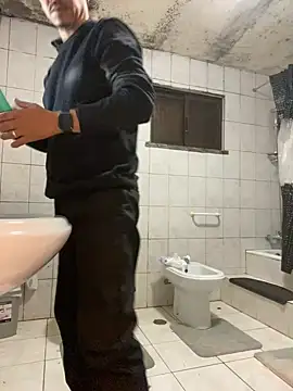 Snapshot of rogerdik76 chatting on February 6, 2026, 6:31 am rogerdik76 online show from February 6, 2026, 6:31 am