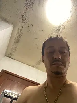 Snapshot of rogerdik76 chatting on March 29, 2026, 8:43 pm rogerdik76 online show from March 29, 2026, 8:43 pm