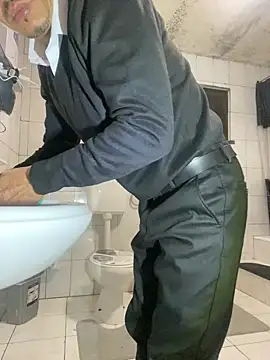 Snapshot of rogerdik76 chatting on February 11, 2026, 6:35 am rogerdik76 online show from February 11, 2026, 6:35 am