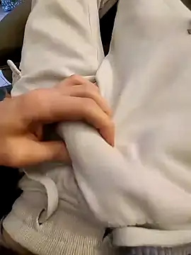 Snapshot of LrgPns chatting on March 9, 2025, 2:43 pm LrgPns online show from March 9, 2025, 2:43 pm