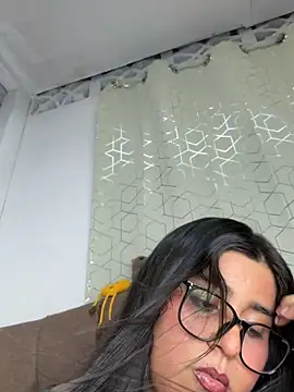 Snapshot of virginbrunette99 chatting on April 4, 2026, 5:47 am virginbrunette99 online show from April 4, 2026, 5:47 am