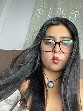 Snapshot of virginbrunette99 chatting on April 28, 2026, 5:12 am virginbrunette99 online show from April 28, 2026, 5:12 am