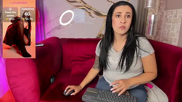 Snapshot of Bella_williamss_ chatting on November 25, 2025, 8:42 pm Bella williamss online show from November 25, 2025, 8:42 pm