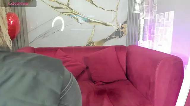 Snapshot of Bella_williamss_ chatting on December 3, 2025, 7:24 pm Bella williamss online show from December 3, 2025, 7:24 pm