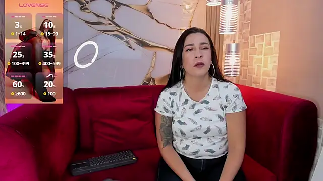 Snapshot of Bella_williamss_ chatting on October 20, 2025, 7:36 pm Bella williamss online show from October 20, 2025, 7:36 pm