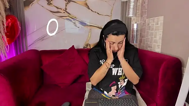 Snapshot of Bella_williamss_ chatting on November 18, 2025, 7:50 pm Bella williamss online show from November 18, 2025, 7:50 pm