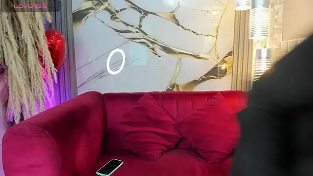 Snapshot of Bella_williamss_ chatting on October 17, 2025, 7:48 pm Bella williamss online show from October 17, 2025, 7:48 pm