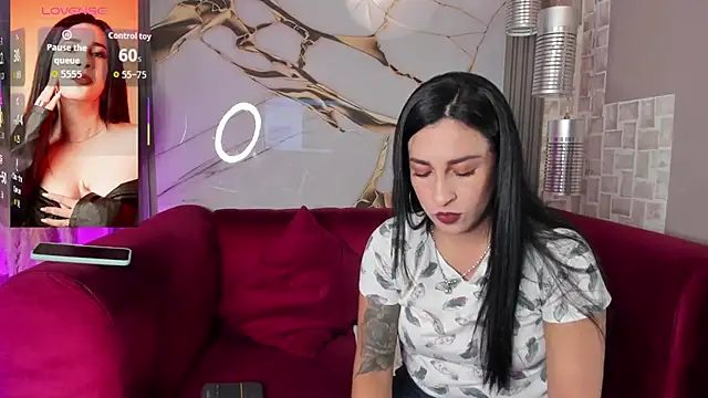 Snapshot of Bella_williamss_ chatting on November 19, 2025, 7:47 pm Bella williamss online show from November 19, 2025, 7:47 pm