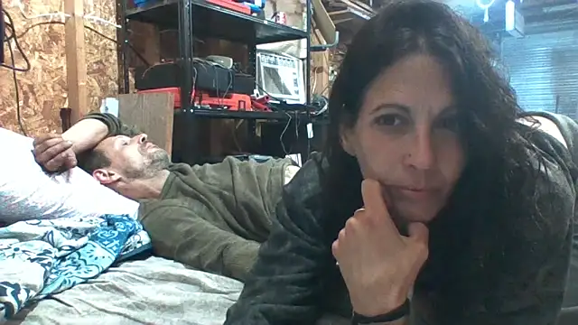 Snapshot of SillyRabbitz chatting on October 15, 2025, 8:55 am SillyRabbitz online show from October 15, 2025, 8:55 am