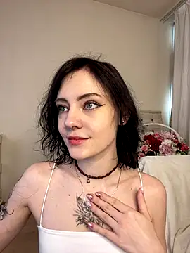 Snapshot of MeryWeaver chatting on December 15, 2025, 6:52 am MeryWeaver online show from December 15, 2025, 6:52 am