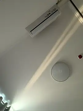 xixiya888 online show from November 16, 2025, 12:37 am