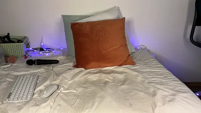 Snapshot of bayofdarkness chatting on September 11, 2025, 4:56 am bayofdarkness online show from September 11, 2025, 4:56 am