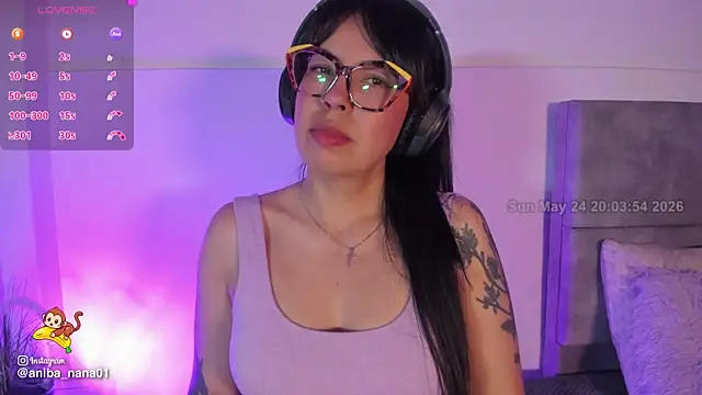 annabananas01 online show from May 25, 2026, 1:05 am