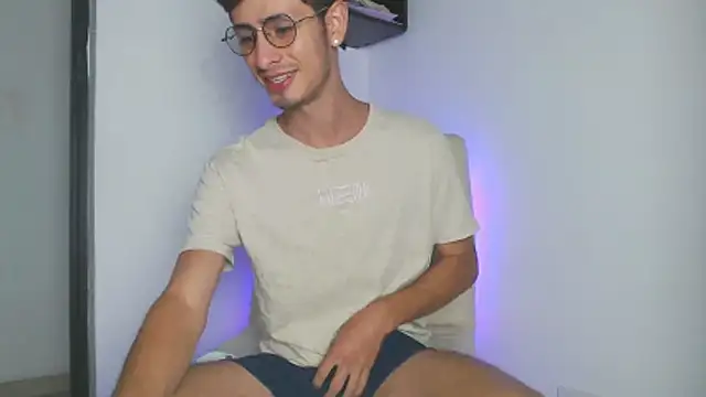 Snapshot of Andy_collins__ chatting on October 17, 2025, 12:25 am Andy collins online show from October 17, 2025, 12:25 am