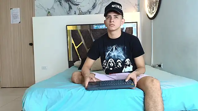 KING OFF BOYS online show from November 9, 2025, 1:37 pm