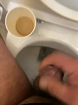 Snapshot of Alexander18edd chatting on November 21, 2025, 1:32 pm Alexander18edd online show from November 21, 2025, 1:32 pm