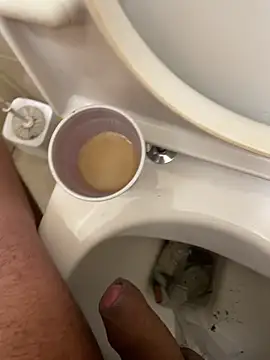 Snapshot of Alexander18edd chatting on October 17, 2025, 11:01 am Alexander18edd online show from October 17, 2025, 11:01 am