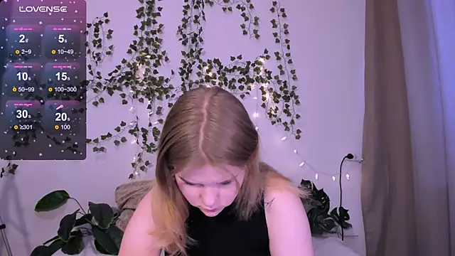 LaseyMoon online show from March 21, 2025, 4:06 am