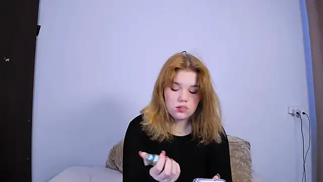 LaseyMoon online show from September 14, 2025, 2:12 am