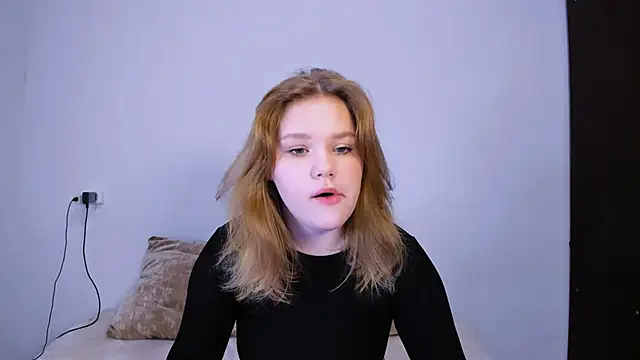 LaseyMoon online show from October 28, 2025, 10:20 pm