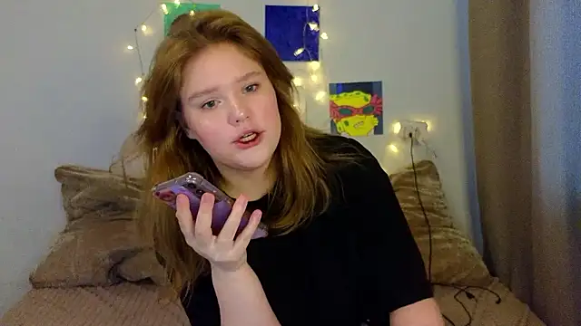 Snapshot of LaseyMoon chatting on March 11, 2026, 5:12 am LaseyMoon online show from March 11, 2026, 5:12 am