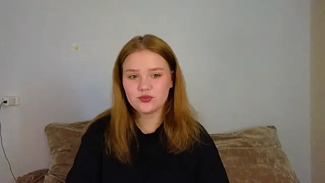 Snapshot of LaseyMoon chatting on February 14, 2026, 3:51 am LaseyMoon online show from February 14, 2026, 3:51 am