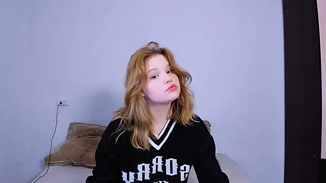 LaseyMoon online show from October 15, 2025, 10:18 pm