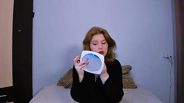 LaseyMoon online show from September 15, 2025, 1:39 am