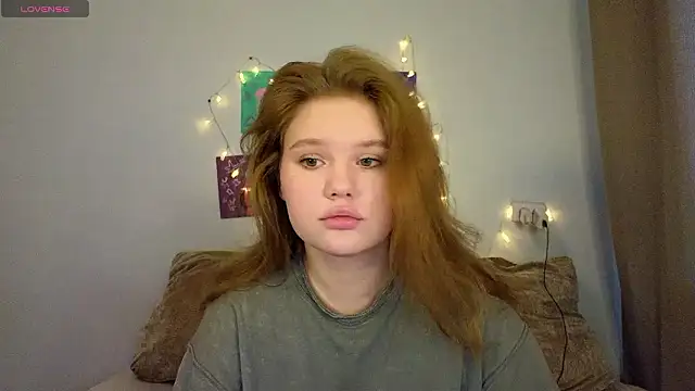 Snapshot of LaseyMoon chatting on March 18, 2026, 1:53 am LaseyMoon online show from March 18, 2026, 1:53 am