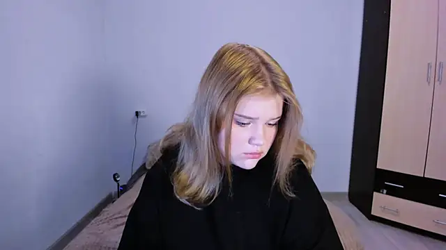 LaseyMoon online show from November 23, 2025, 1:48 am