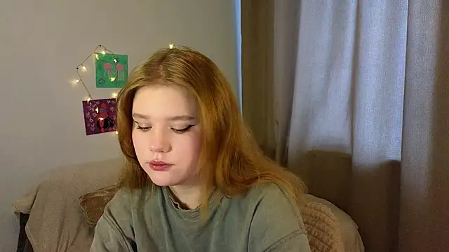 Snapshot of LaseyMoon chatting on March 20, 2026, 4:46 am LaseyMoon online show from March 20, 2026, 4:46 am