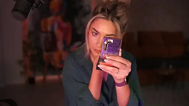  Allie  online show from November 18, 2025, 5:55 am