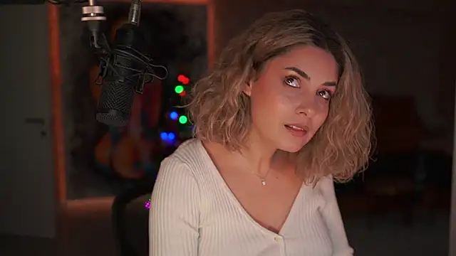  Allie  online show from December 14, 2025, 1:17 pm