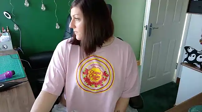 Snapshot of CurvyNolaMILFx chatting on March 13, 2025, 10:47 am CurvyNolaMILFx online show from March 13, 2025, 10:47 am