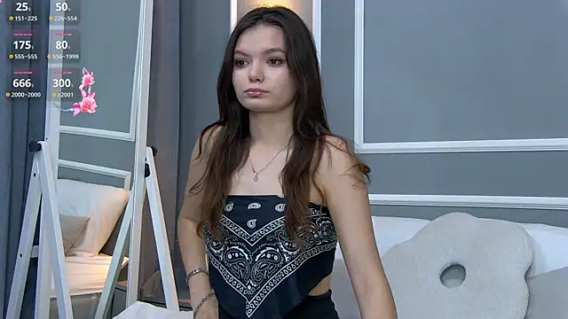 AsterQuinn online show from November 17, 2025, 3:16 pm