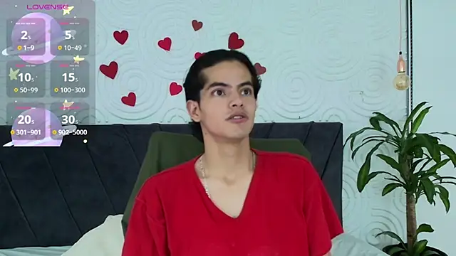 Snapshot of Maximoherrera_16 chatting on May 15, 2026, 12:25 pm Maximoherrera 16 online show from May 15, 2026, 12:25 pm