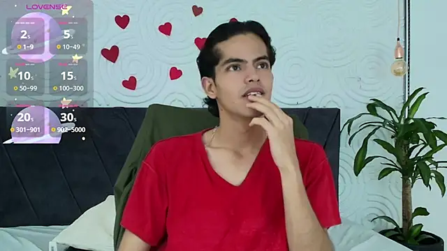 Snapshot of Maximoherrera_16 chatting on April 28, 2026, 12:53 pm Maximoherrera 16 online show from April 28, 2026, 12:53 pm