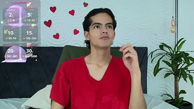 Snapshot of Maximoherrera_16 chatting on May 14, 2026, 12:46 pm Maximoherrera 16 online show from May 14, 2026, 12:46 pm