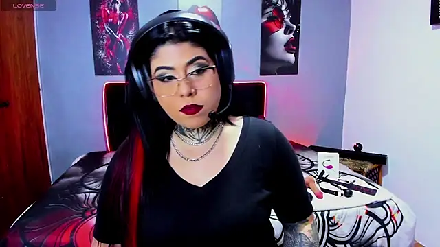 Snapshot of Veronika_metal chatting on May 9, 2026, 12:36 am Veronika metal online show from May 9, 2026, 12:36 am