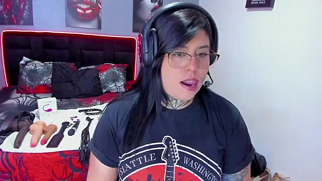 Snapshot of Veronika_metal chatting on July 21, 2026, 10:22 pm Veronika metal online show from July 21, 2026, 10:22 pm
