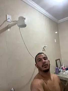 Snapshot of Lindp190194 chatting on December 18, 2025, 8:23 pm Lindp190194 online show from December 18, 2025, 8:23 pm