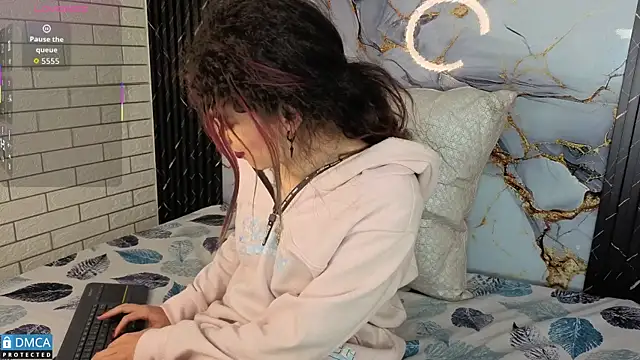 MaeveKuro online show from November 15, 2025, 3:21 am