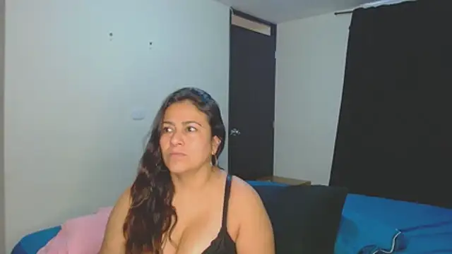 Snapshot of roxanasexy2025 chatting on December 5, 2025, 12:48 pm roxanasexy2025 online show from December 5, 2025, 12:48 pm