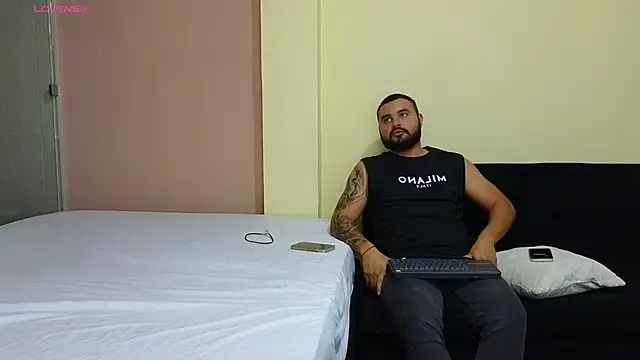 Snapshot of khalidferrer chatting on October 16, 2025, 3:04 am khalidferrer online show from October 16, 2025, 3:04 am