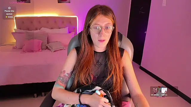 Snapshot of Emily_Warren_ chatting on March 31, 2026, 8:11 pm Emily Warren online show from March 31, 2026, 8:11 pm