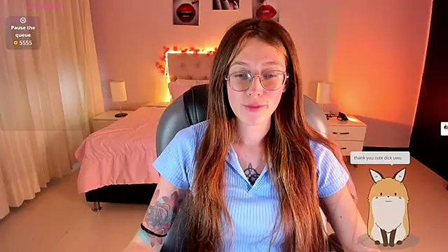 Snapshot of Emily_Warren_ chatting on April 4, 2026, 7:53 pm Emily Warren online show from April 4, 2026, 7:53 pm