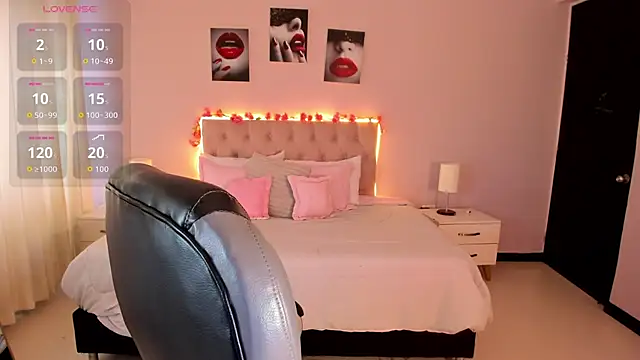 Snapshot of Emily_Warren_ chatting on May 4, 2026, 9:17 pm Emily Warren online show from May 4, 2026, 9:17 pm