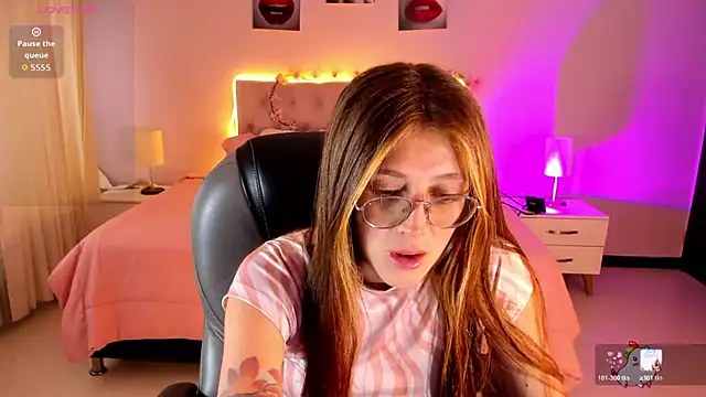 Emily Warren  online show from March 16, 2026, 8:11 pm