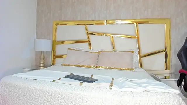 Gianna Watson online show from February 26, 2025, 5:53 pm